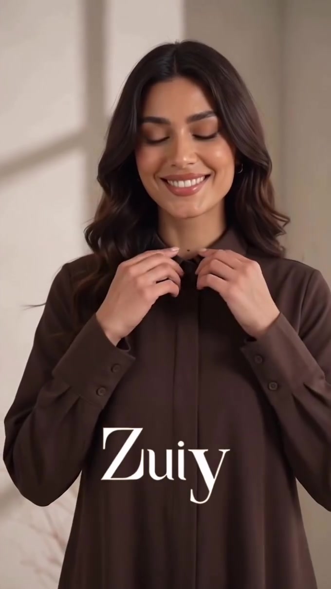 ⁨	هذا الموديل عنوانه البساطة اللي تبين فخامة من أول نظرة 🤎
والسعر ممتاز 
فستان ZUIY بقصّة كلوش
ويا ياخة قميص مرتبة وأزرار مخفية 
حتى يبقى اللوك نظيف وراقي 🤍

متوفر بـ 4 ألوان
🤍 أبيض
🖤 أسود
🤎 بني
🤎 بستاشيو
🧡زيتي

القياسات متوفرة من 40 إلى 54 حتى كل وحدة تلگى القياس المناسب إلها 
الطول ثابت 145 سم.

Code: I-408

📍 متوفر بفروع ZUIY – بغداد والسماوة
📍 السماوة: الغربي، جانب الإطفاء
📞 : ***********
🚚 توصيل متوفر لجميع محافظات العراق

للطلب دزولنا صورة الموديل + اللون + القياس على الخاص 💌

#ZUIY #زوي #ZuiyByZahraa⁩

نص مكتوب في الصور:
- Zuiy