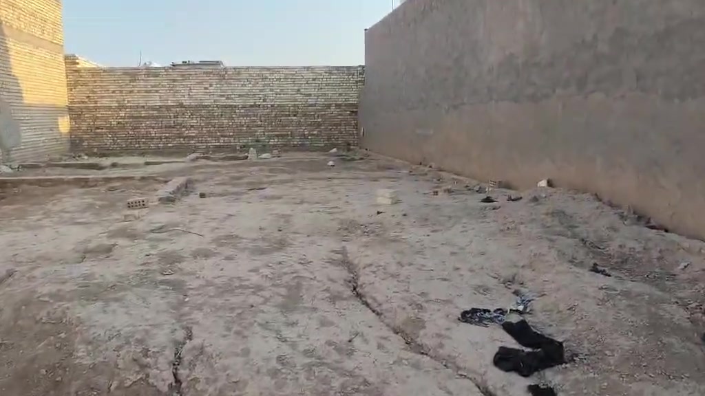 سلام عليكم
بتلو للبيع ٢٠٠ متر في الدوانم مقابيل الشمري خلف محلات عبد العظيم 
للاستفسار :*********** 
مكتب إلياس للاستثمار العقاري
