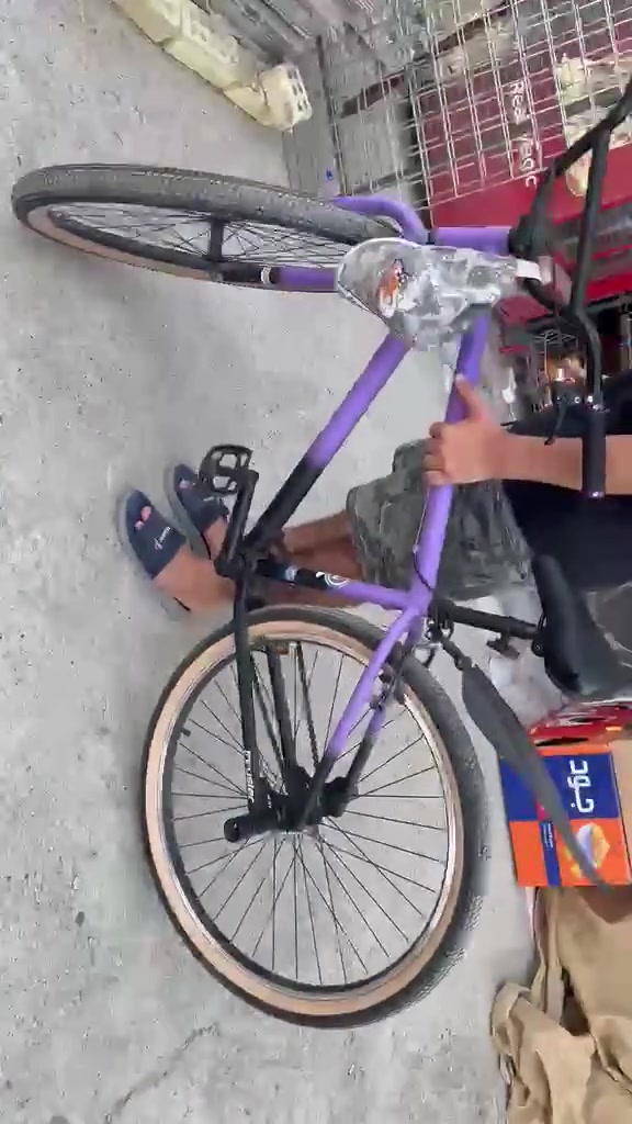 السلام عليكم 

بايسكل BMX حركات حجم 29 نضافه ١٠٠٪؜ البايسكل المنيوم بلكامل وزنه خفيف جداً
السعر ١٨٠ وبي مجال حك الجيه 
مكاني بغداد الثعالبه شارع شركه حمورابي 
للتواصل اتصل عَ رقم *********** ارد فقط واتساب
