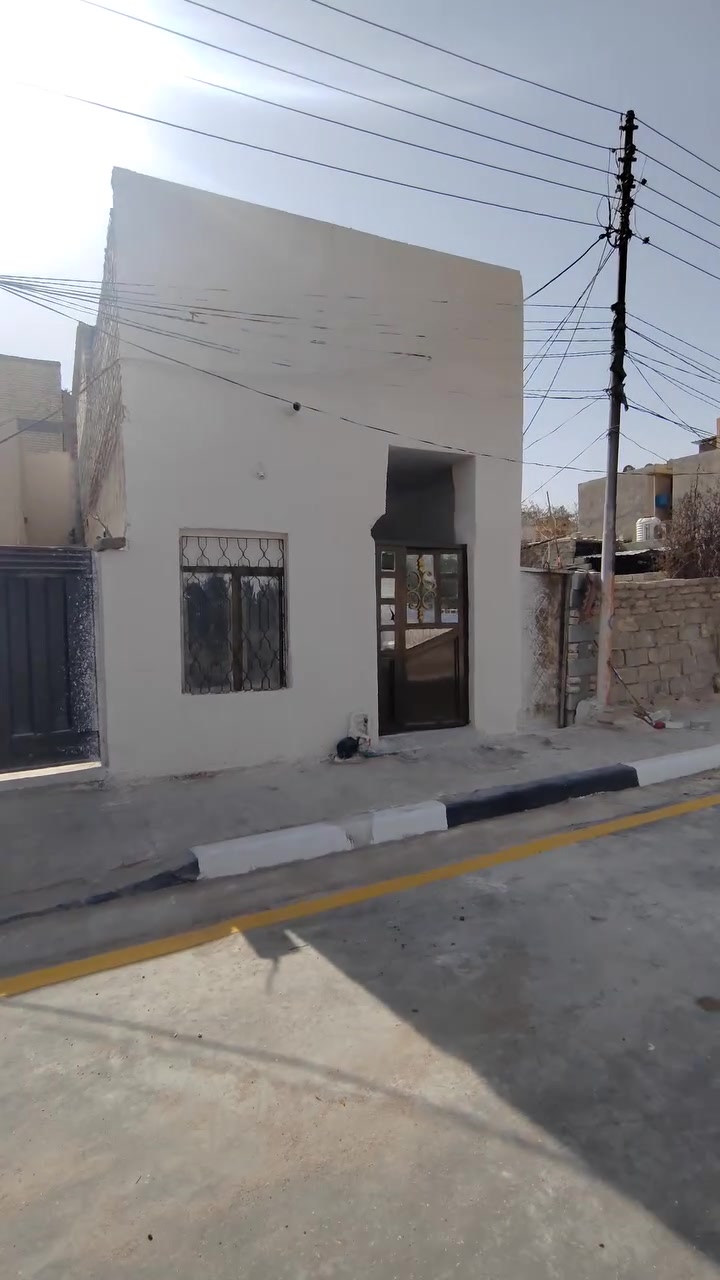 مشتمل ٤٠ متر طابقين حي العسكري ١٦ 
٤ في ١٠
٢ نوم وحده فوك وحده جوه
ومطبخ
استقبال
حمام
ترميم جديد كله بورسلين
درج بايه ومرايه
ماء مجاري سخان ماطور تانكي جديد
البيت ع حديقه كبيره
السعر  ٤٤ مع مجال بسيط
التفاصيل
***********
