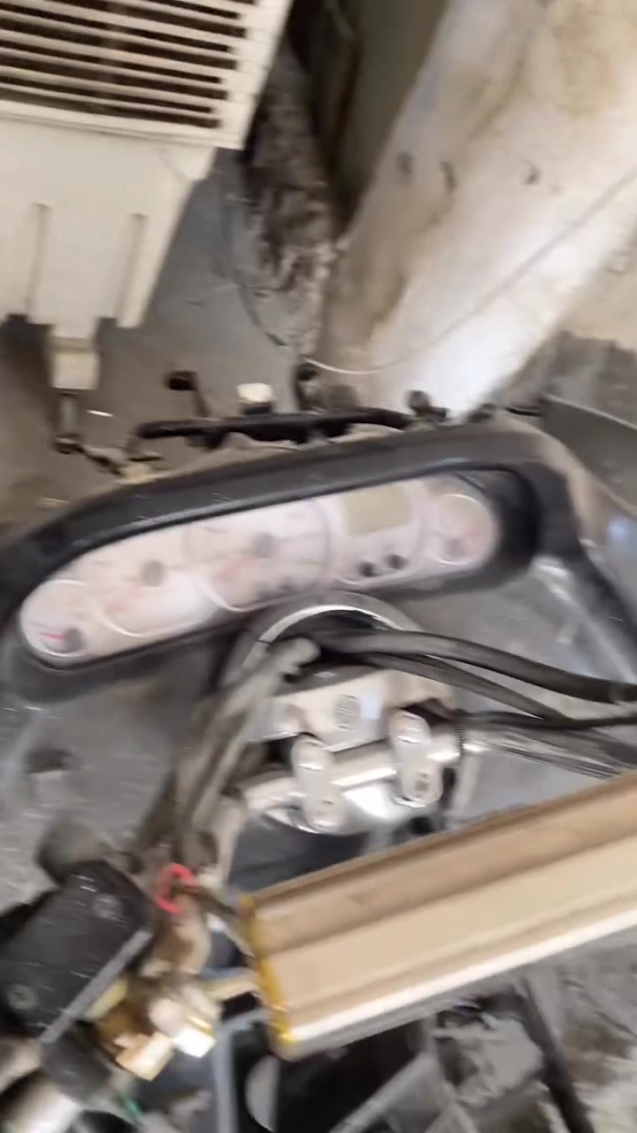 ‏سلام عليكم ماجستير للبيع بيها عطل بس العقل كفرات كلهن موجودة الدراجة ما ملعوب مكينتها ‏مكاني الحلة الحمزة الغربي رقمي بي وتساب ***********
