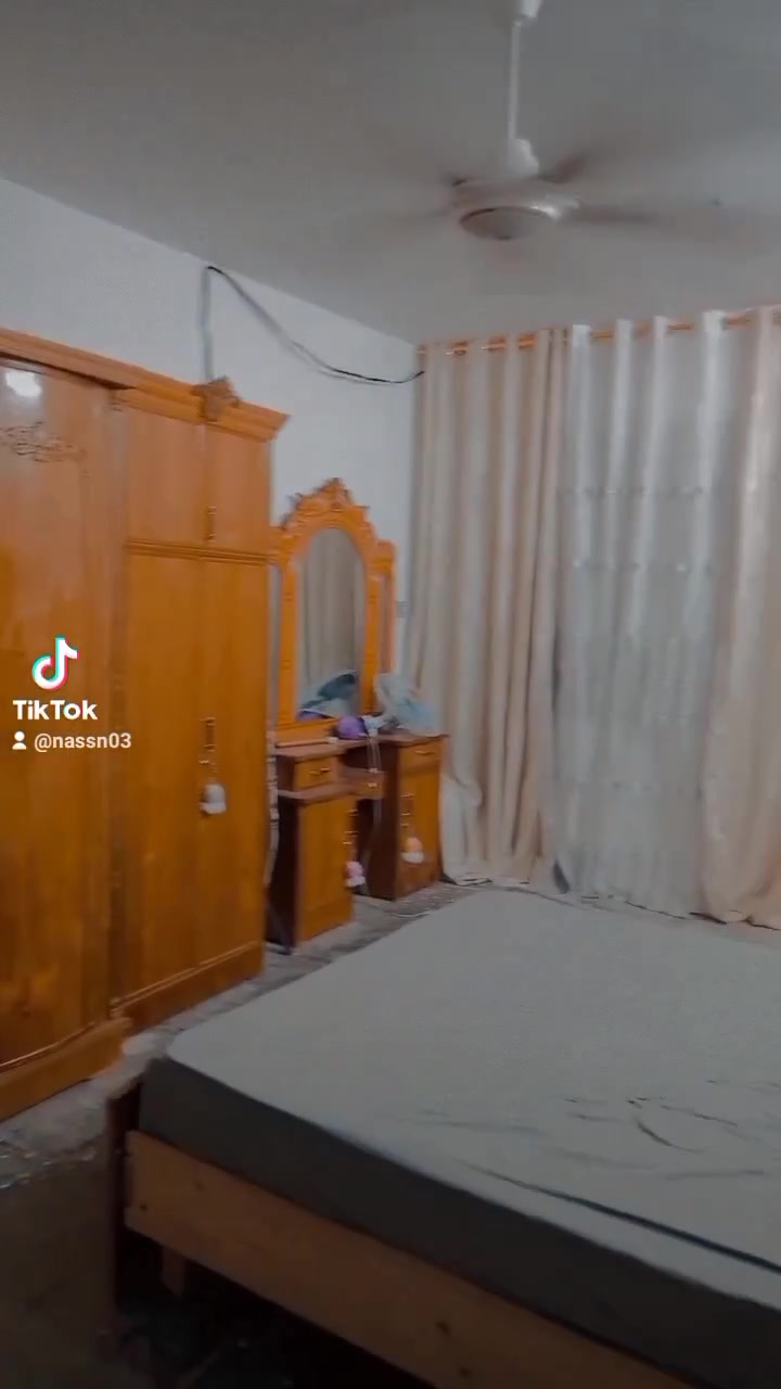السلام عليكم غرفه اخشاب نضيفه100/99  هاذ الفيدو واضح مكاني بغداد مدينه الصدر حي طارق
 ‏‪***********‬‏
سعر550 بيها مجال قليل 
بدون دوشك مبيوع
