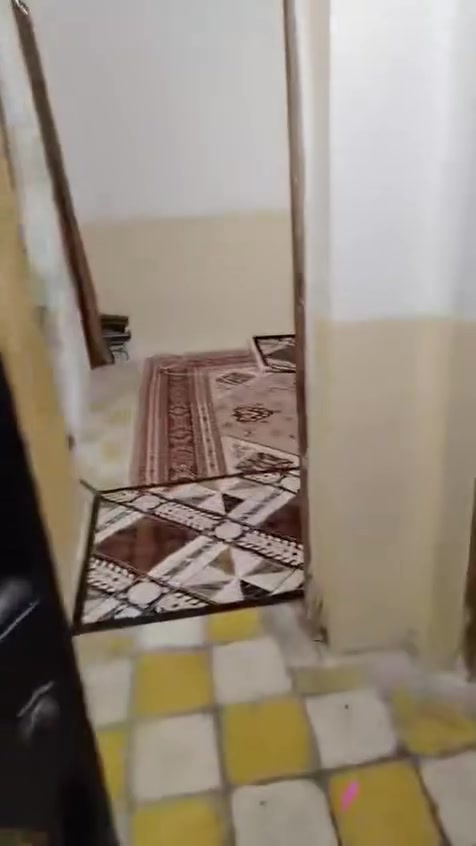 للبيع
مشتمل المساحة 120m عگادة 
الموقع مغربه قرب الاربع سايدات الشيشان 
فرعي داخل مغربه 
السعر 106وبي مجال 
***********
