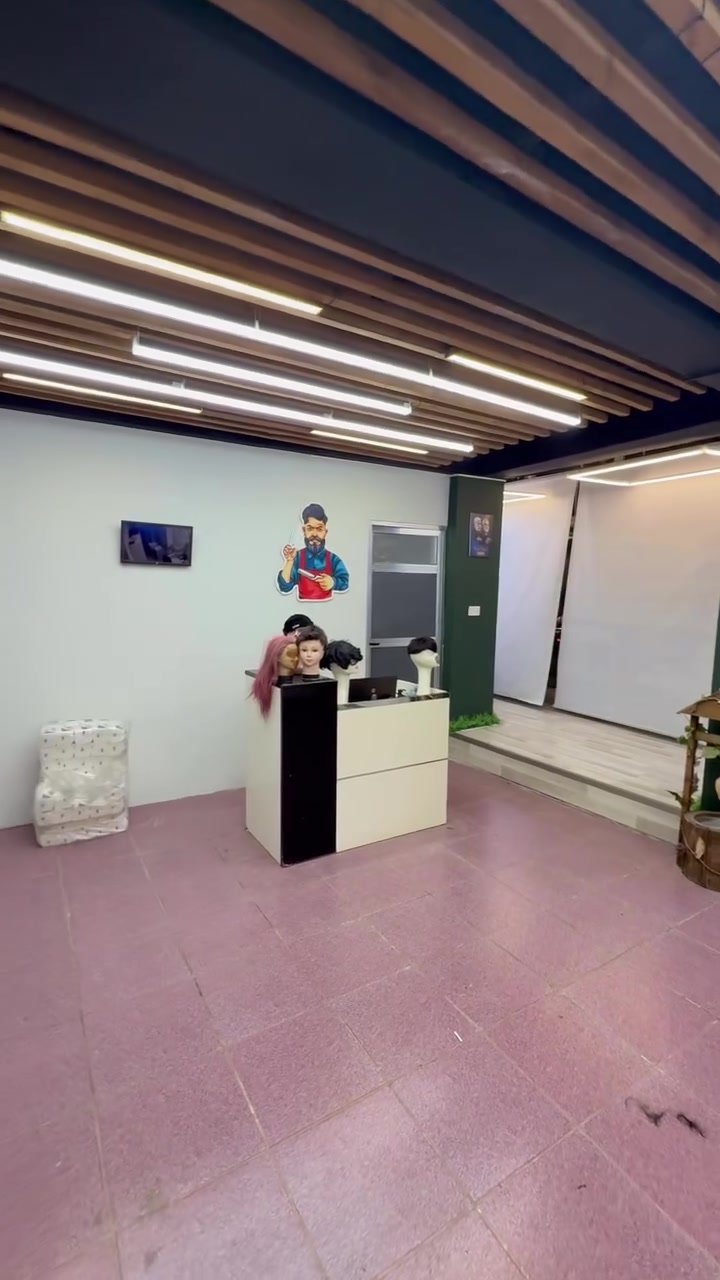 مرحبا احبتي مركز حلاقةبحاجة الى حلاق وليس مبتداء يحب ياجر يحب بنص شنو اليريدة يدلل
عنوان المركز بغداد شارع فلسطين تقاطع الصخرة ع الشارع العام 
هاتف *********** للتواصل مع صاحب المركز
