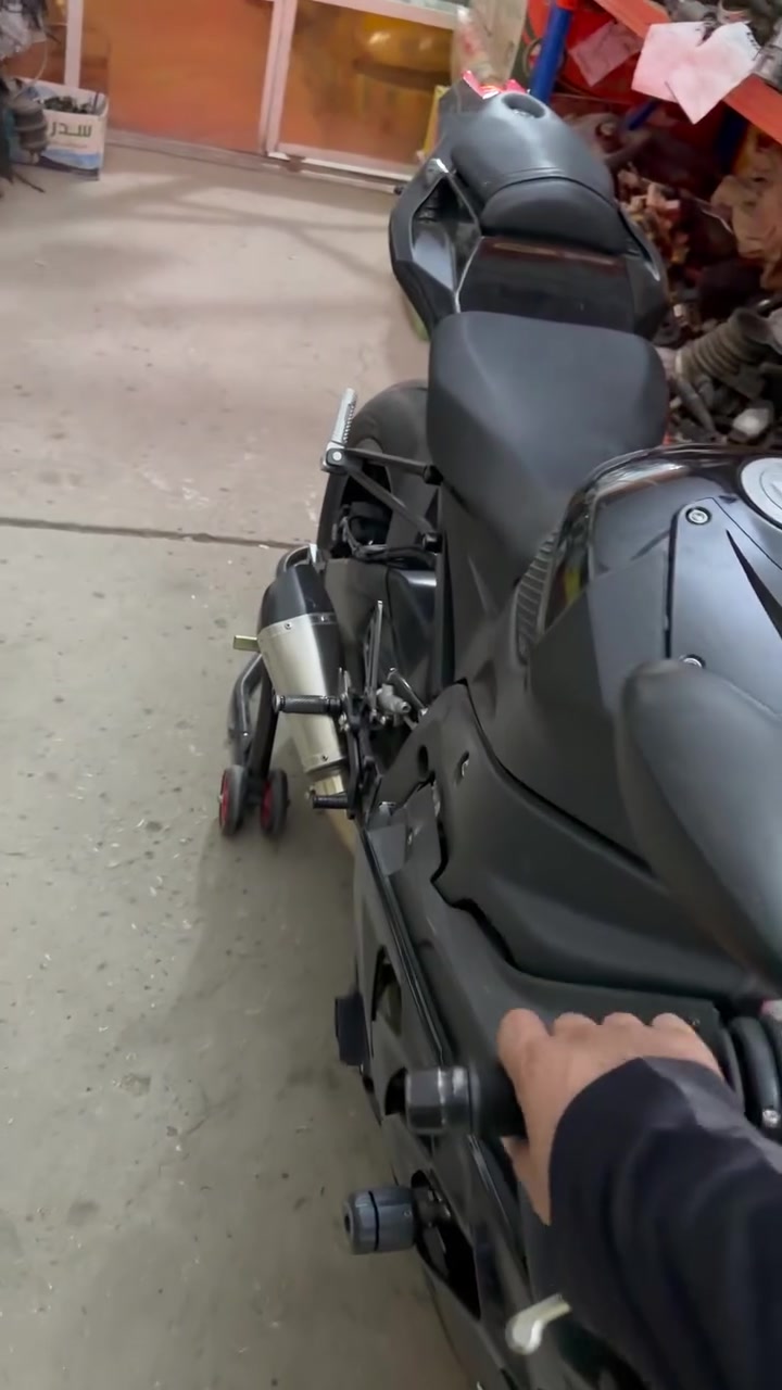 BMW RR1000 بدون رقم 
وارد اليابان موديل 14 اصل 
كفاله عامه بعدهه ع وضع الشركه 
فول سستم تزويد من اليابان

طالعه من مجمع كلشي وكلاشي 
ماشيه بالعراق فقط 2 الف 
عداد. المسافه 52 الف كيلو 
 
السعر للجادين اتصل وتدلل 

***********
