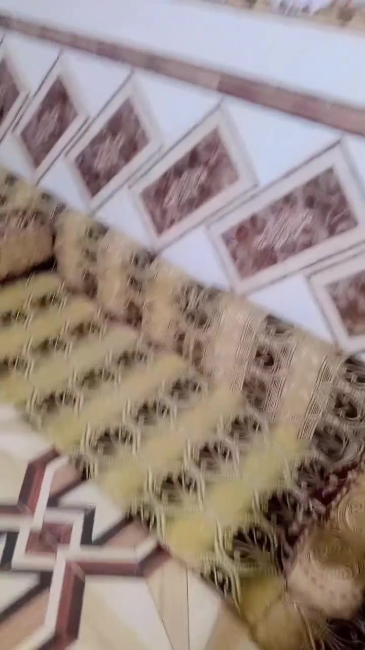 سلام عليكم شباب تخم ديوان يتكون  14قطعه جداريه و 8قطع ارضيه 7 مخاد وياه موضح في الصوره والسعر 85الف وبيه مجال لطيبين هاذ رقمي واتساب ***********او راسل الصفحه وانا خادم المكان سايدين القادسيه
