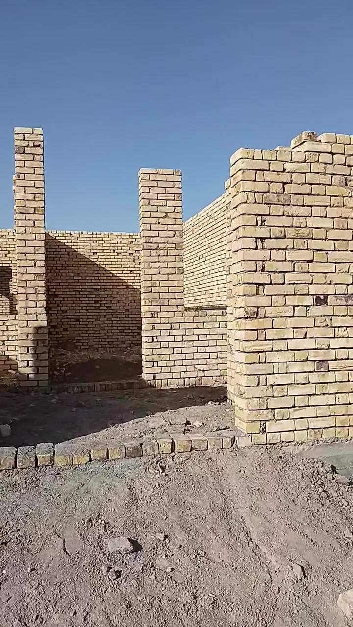 على بركه الله هيكل للبيع يتكون من غرفتين وبراني ومطبخ مع صحيات المساحه ١٥٠ متر واصل ماء ومجاري فقط في المزرع القطعه كدامه متنزه رقم العقار ٨٨٨ الوجبه الاولى الاتصال *********** بيه واتساب
