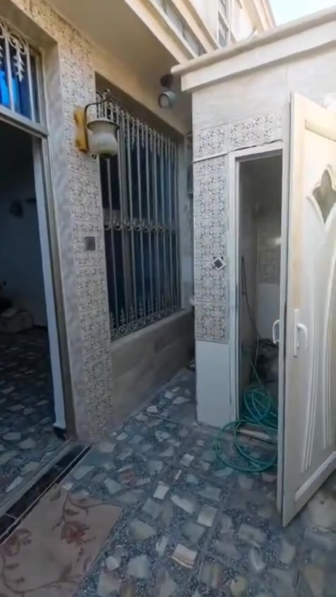 للايجار ١٠٠م قرب مدرسه الفيالق شارع المدارس للتواصل ***********
