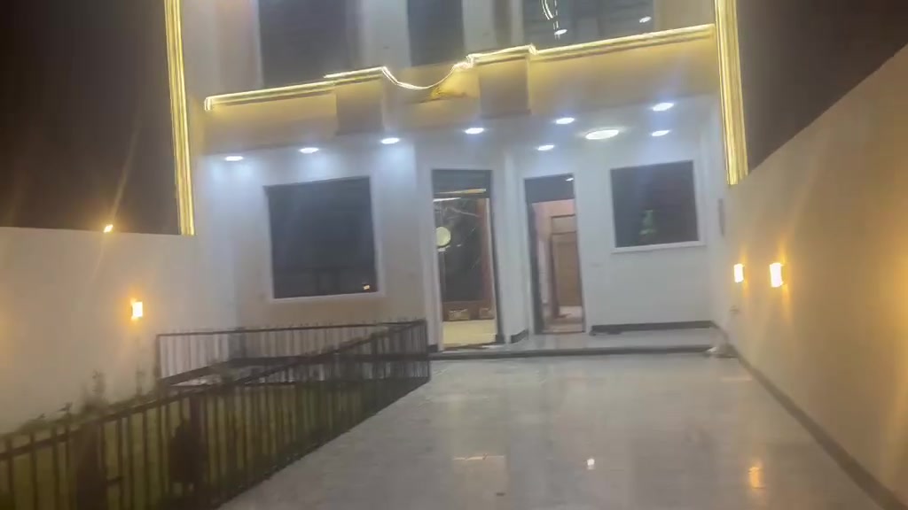 سلام عليكم بيت للبيع مساحة 300 سند 25في الدورة خط نفط شارع المعينات بمجمع الفلل
سعر خاص او اتصال على *********** باقي تفاصيل البيت موجودة بل فيديو.. المجمع بي بوابة و حراسة و مجمع  عبارة عن مساحة 300و 500 و 1000
