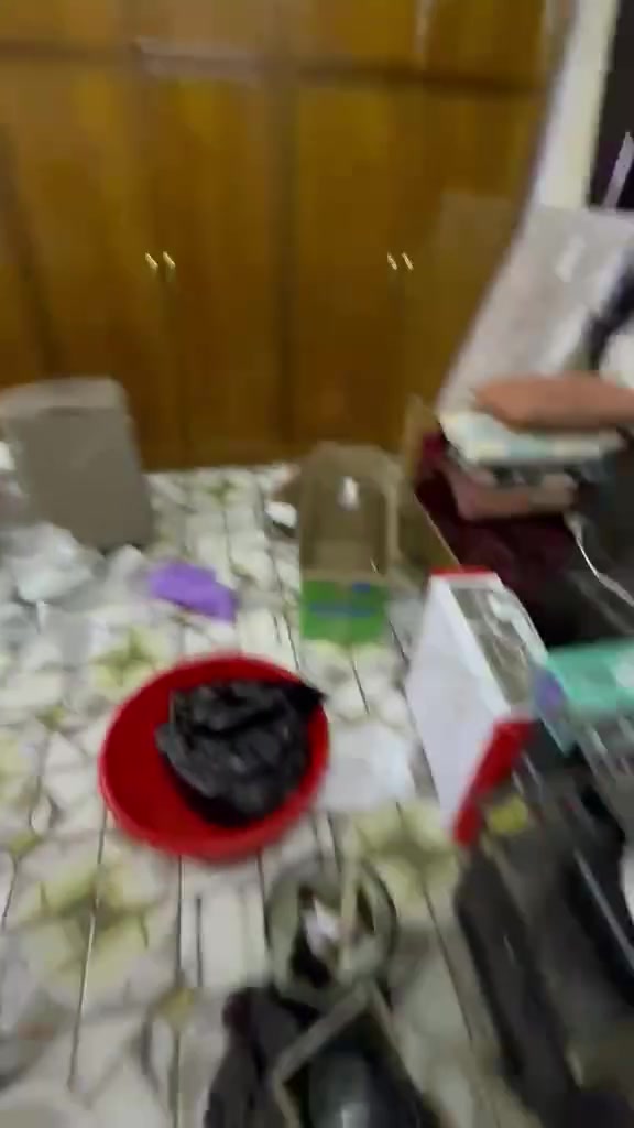 السلام عليكم
بيت ايجار في حي اور قرب سنتر حي اور 

مساحة البيت ٥٥ 

البيت نظيف ومرتب 

اهم شي المؤجر تكون عائلته صغيرة

الطابق الاول بي استقبال مطبخ خدمات 

الطابق الثاني غرفتين كبار و خدمات 

وسطح وبيتونة 

(بالفيديو واضح كلشي)

للاستفسار 

مكتب شبوط للعقار / 

***********
