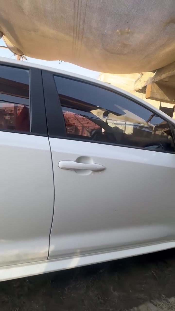 كورلا هايبرد 2024 ليفين
سيارة خليجية تجميع الصين
المواصفات مذكورة 
السيارة نظيفه بس بيها كم شخط 
ودعامية بلادية مضروبة
السعر خاص
الممشى/48000 وقابل للزيادة
الرقم/***********

نص مكتوب في الصور:
- TOYOTA | LEVIN HYBRID مواصفات ومميزات السيارة المواصفات الأساسية الموديل Toyota Levin Hybrid النظام هايبرد HEV غير قابلة للشحن الخارجي المحرك 1.8 لتر بنزين + محرك كهربائي القوة الإجمالية حوالي 137 حصان / 101 kW القير E-CVT الدفع أمامي FWD المقاعد 5 الطول 4640 مم تقريباً العرض 1780 مم الارتفاع 1435 مم قاعدة العجلات 2700 مم سعة الخزان حوالي 43 لتر استهلاك الوقود تقريباً 4.3-4.1 لتر 100 كم WLTC حسب الفئة البنزين عادي (92 أوكتان) البطارية بطارية هايبرد، وليست Plug-in نوع السيارة سيدان 4 أبواب، 5 ركاب جنوط سبورت 17 إنش (تقريباً) مصابيح خلفية LED مصابيح أمامية LED شعار LEVIN و Hybrid فتحة سقف مفتاح ذكي (Keyless) (Keyless) Enige الميزات الموجودة في سيارتك تشغيل/دخول بدون مفتاح مع Keyless شاشة وسطية كبيرة Apple CarPlay / ربط هاتف مثبت سرعة متكيف Adaptive Cruise المحافظة على المسار / مساعد المسار فرملة طوارئ أو نظام نظام تفادي الاصطدام رادار أمامي ومرايا Toyota Safety Sense نظام هايبرد أصلي جنوط سبورت كبيرة (17 إنش تقريباً) زجاج مظلل مصابيح خلفية LED الميزات غير الموجودة (حسب ما ذكرت) x شحن لاسلكي للموبايل مقاعد كهربائية تسخين المقاعد كاميرا 360 سيدان 4 أبواب، 5 ركاب مقاعد جلد / تجهيزات فاخرة فاخرة إضافية بعض التجهيزات الأعلى الخاصة بالفئات Full Option المقود والعدادات الشاشة الوسطية (Apple CarPlay) تشغيل بدون مفتاح مثبت سرعة متكيف + مساعد المسار مراقبة النقطة العمياء (BSM) تنبيه حركة خلفية (RCTA) TOYOTA اقتصادية في الوقود .. آمنة في القيادة .. بتقنية هايبرد