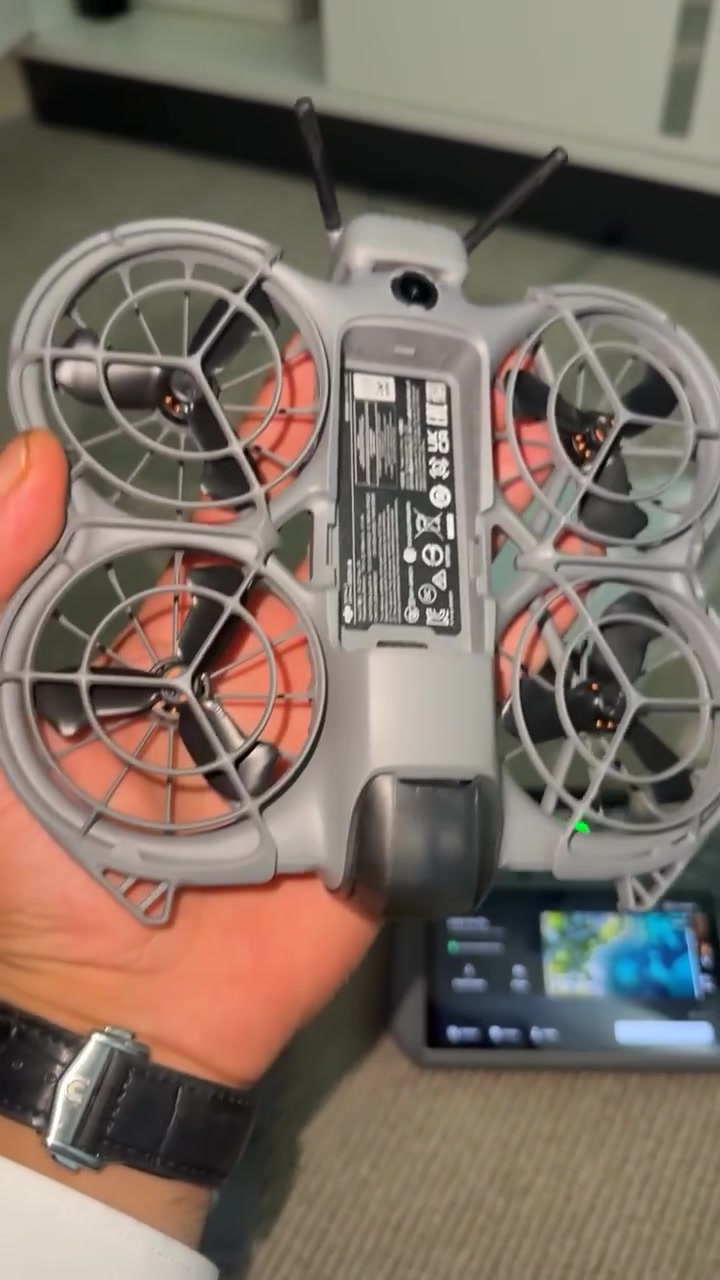 Dji Neo 2 

نظافة 100%100 
شغلات بس ١٤ دقيقه صار صفر كامل اشياء 
ريموت Rc2 شاشه لمس 
٣ بطارية كؤمبؤ 

سعرها مناسب 
اربيل ***********
