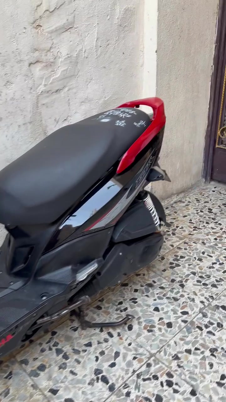 دراجة جيتي آر نظيف ومكفول للبيع
صارلها شهر نازله من الرمبة 
للتواصل ***********

