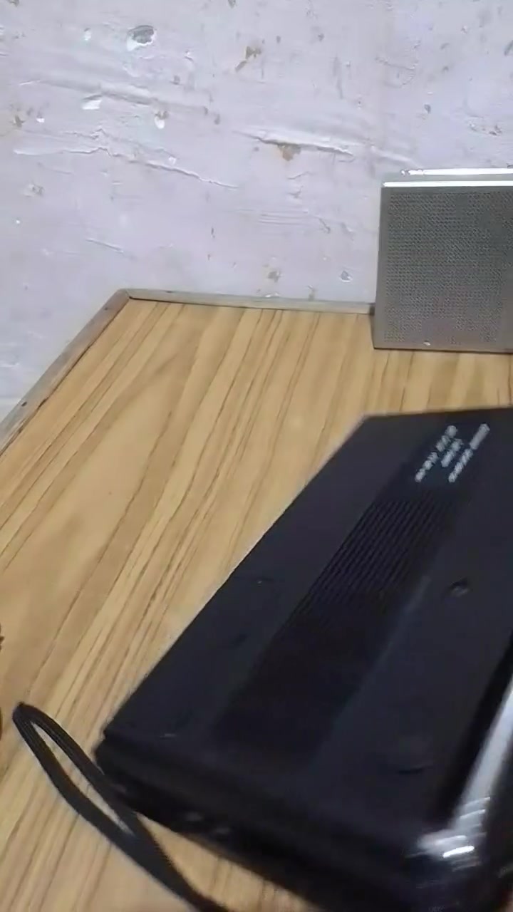 ***********
