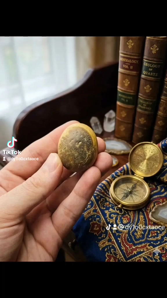 حجر طاقته وفائدته  للتجارة والبيع والشراء  ..
حسب الكشف الروحاني 

اني ابيعلك حجر 
والله العالم 

السعر 75 الف 
مع ختم الحجر 

للحجز مراسلة الصفحة أو الاتصال على الرقم 
***********
