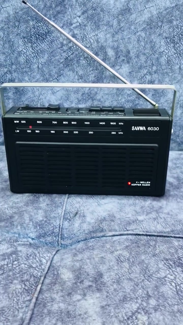 للبيع 📻
جهاز راديو من شركة SANWA🇩🇪
صناعة الجهاز المانيا 1985 
نظافة الجهاز 98 % جديد 
MODEL- SANWA-6030-Germany 
نظام الراديو  FM / MW / KW / LW 
كهرباء 220 V + بطاريات قلم عدد 6 
عرض الجهاز 25 سم رتفاع 13 سم 
سحب الراديو جداً جداً راقي صوت عالي 
للاستفسار اكثر مراسلة الصفحة 
وات ساب *********** اتصال ☎️
