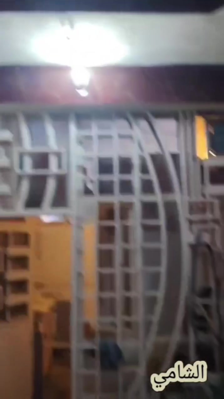 🏠 بيت للبيع – حي الجمعية

📐 المساحة: 120 متر
📍 موقع مميز جدًا، للبيت مدخلين:
• مدخل من شارع الجمعية الرئيسي
• مدخل من شارع الشط

🚪 والبيت أيضًا يحتوي على مدخلين:
• مدخل على الاستقبال
• مدخل على المطبخ

✨ محتويات البيت:
• استقبال
• مطبخ
• غرفتين نوم
• صالتين
• صحيات داخلية وخارجية
• كراج
• منورين
• مخزن بالطابق الثاني

💧⚡ كافة الخدمات متوفرة:
ماء • كهرباء • تبليط • مجاري • أرصفة
🏫 قريب من المدارس
🏥 قريب من المستشفى
⚡ مولد ذهبي

📞 للبيع والاستفسار مراجعه مكتب عمار الشامي 
او  مراسلة الصفحة أو الاتصال بالرقم المعلن.
***********
***********

🔥 موقع ممتاز ومدخلين… فرصة مناسبة للسكن والاستثمار.
