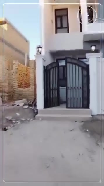 بيت للايجار في حي الصحفين مساحة 120متر طابقين حديث حاليا فارغ البيت يحتوي على 4غرف نوم مكتب التساهل العقار السعر 400الف مع ماء وكهراباء ***********
