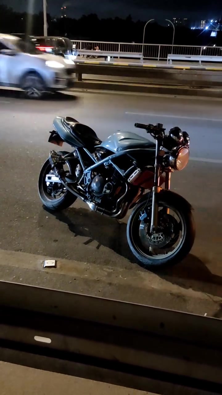 بطح • ٤ سلندر • احمر