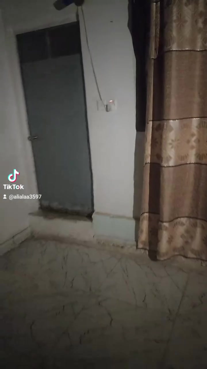 بيت تجاوز ١٥٠م جدا نظيف ٤نوم واستقبال وصاله ومطبخين واحد فوك واحد جوه رقم ***********ابو كرار
