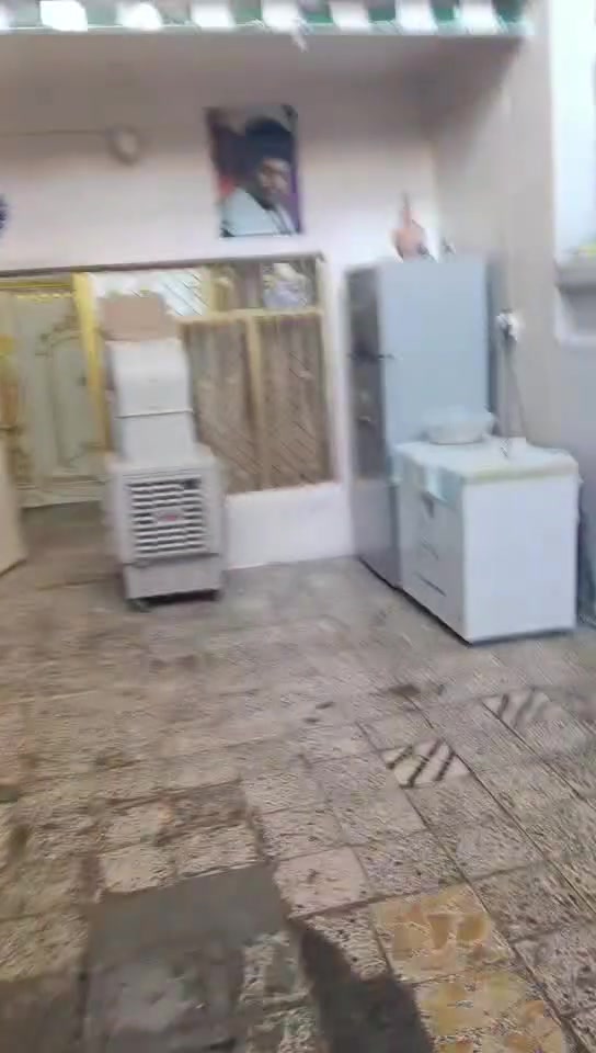 سلام عليكم بيت لل بيع طابو صرف بغداد مدينه الصدر قطاع 61 بضهر جامع رسول بيت 144 تفاصيل البيت خاص او تصال *********** او *********** وبل خدمه
