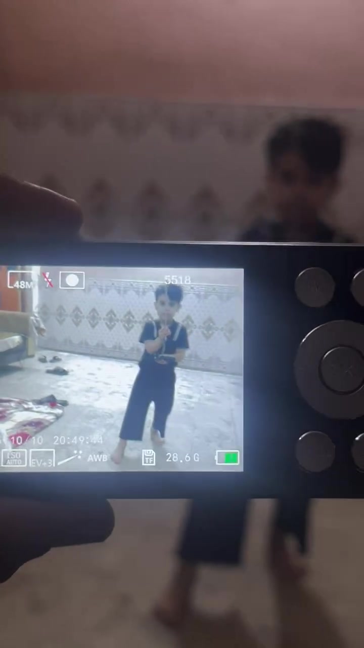 السلام عليكم كامرتين للبيع 4k تصويرها كلش حلو السعر 40 الف مع التوصيل.  ملاحضة التوصيل جميع محافظات. العراق🩵 واتساب ***********
