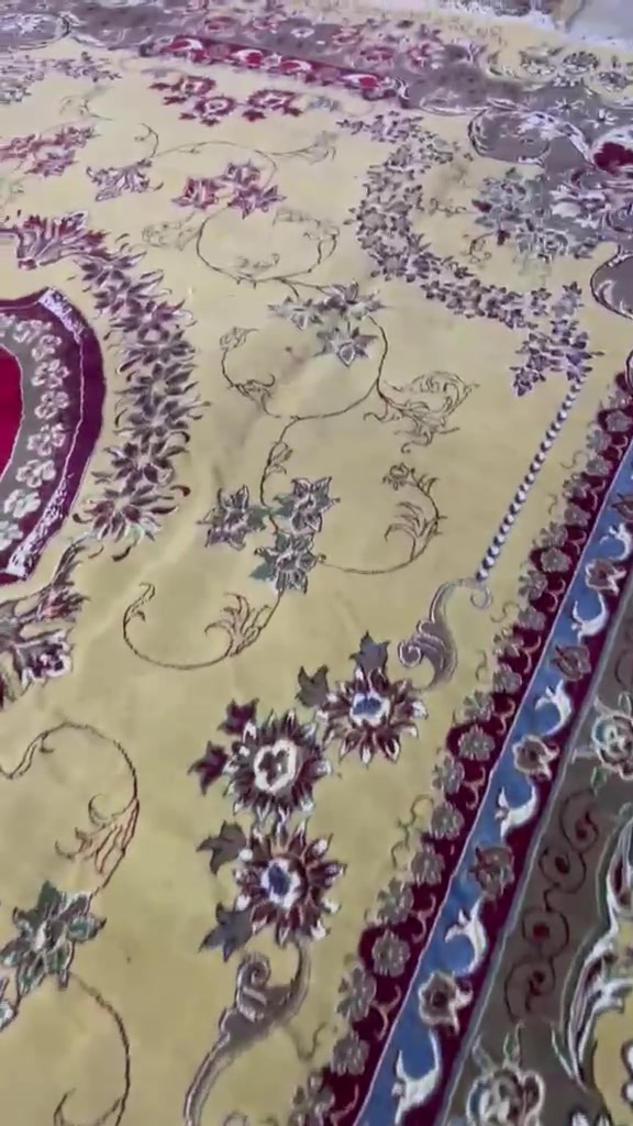 غراض للبيع المكان نجف حي العسكري شارع السبيس
***********
