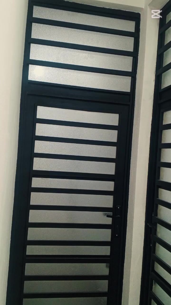 بسم الله الرحمن الرحيم 
مكتب الرائد
 للزجاج🏢 والالمنيوم 🪟
شارع كفائات السيديه مجاور اسواق اميره 

لكافه اعمال الزجاج والالمنيوم والمحجرات🪜 ابواب pvc 🚪
*********** رائد
