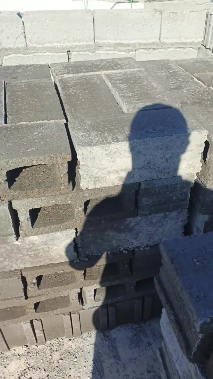 يتوفر لدينا بلوك درجة اولئ شرط الكلوب ورمل أحمر ويوجد جميع لقياسات (20, 15,12)؛ ويوجد توصيل كرين ولسعار تنافسيه للستفسار اتصل ***********
