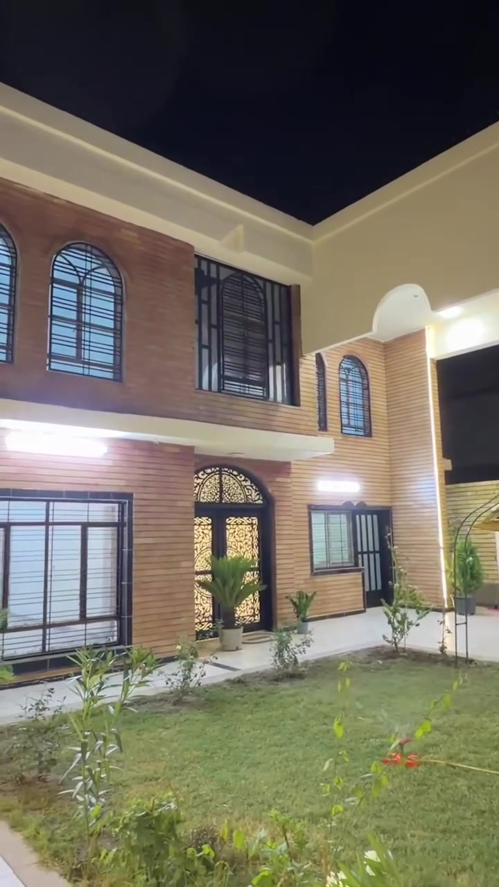 🏠 / دار للبيع مساحه ٣٠٦ م طابو صرف 

              واجهه ١٢ م / نزال ٢٥.٥ م 

🧱 بناء قديم لكن نظيف جدآ ( ترميم جديد )

الطابق الأول / مطبخ . أستقبال . هول . غرفتين . مجمع صحيات . كراج . حديقه 

الطابق الثاني / ٣ غرف . هول . مجمع صحيات 

🌎 الموقع / الكرامة الأولى مقابل عماد ابو التبريد 
          ( كرامة المهندسين .. موقع مميز )

للأستفسار أكثر مراجعة مكتب 
عقارات أراضي بابل الخضراء للمقاولات العامه والتصاميم الهندسية 
شارع ٦٠ .. عمود ٣٠٠ .. مقابل أستدارة علي بقلي 
الشيخ حازم 
وسام محمد 
أبو حيدر / ***********
 #ريلز #ريلزات #عقار #للبيع #مشاهدات #اكسبلور #تفاعل #تفاعلات #fyp #fy #explore #reels #facbook #اكسبلور_ريلز #عقارات #بابل #حله #للبيع #دار #ترند #ترندات #حساباتي @أبرز المعجبين أراضي بابل لبيع وشراء الدور والاراضي
