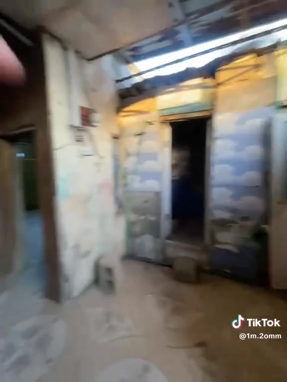 بيت حواسم اللبيع سعرة 8 يحتوي على ديوان وغرفة وصالة ومطبخ وصحيات وطارمة العنوان 📍 المعقل قرب الملعب المعقل ***********
