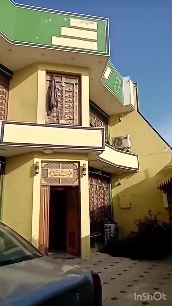 دار للبيع المساحة 250 طابقين 6 غرف نوم و صالة كبيرة بطول 9 × 4 امتار واستقبال 7.5 × 4
مع مطبخ 5×4
صحيات عدد 2 تواليت عدد 2 كراج كبير يسع سيارة العنوان ناحية الوحدة مدخل سيد عزال من جهة سيطرة الاتحادية ثاني فرع عن الشارع العام للاستفسار الاتصال على الرقم ***********
