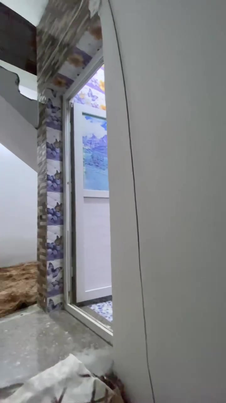 السلام عليكم ورحمة الله وبركاته بيت للبيع ١٠٠ متر ٣ قوط بناء جديد اول فرع مقابل المعلمين ركن مجمع فدك المشتل 
٤ غرف نوم ٣ حمامات لاستفسار ***********
