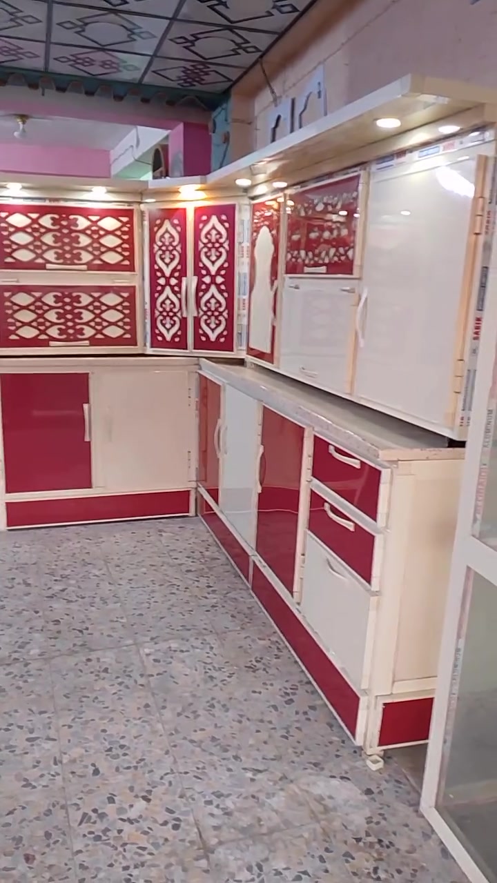 سلام عليكم كاونتر 3متر في 2 مرمر مستعمل 4 أشهر نضيف جداً السعر 650 تصل *********** أو *********** حي العسكري العابد مقابل مستوصف
