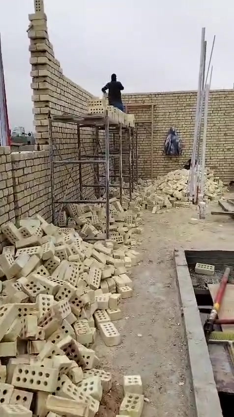 السلام عليكم كادر خلفات بناء مصري شغل درجة اولى اسعار مناسبه للجميع رقم الواتساب ***********
