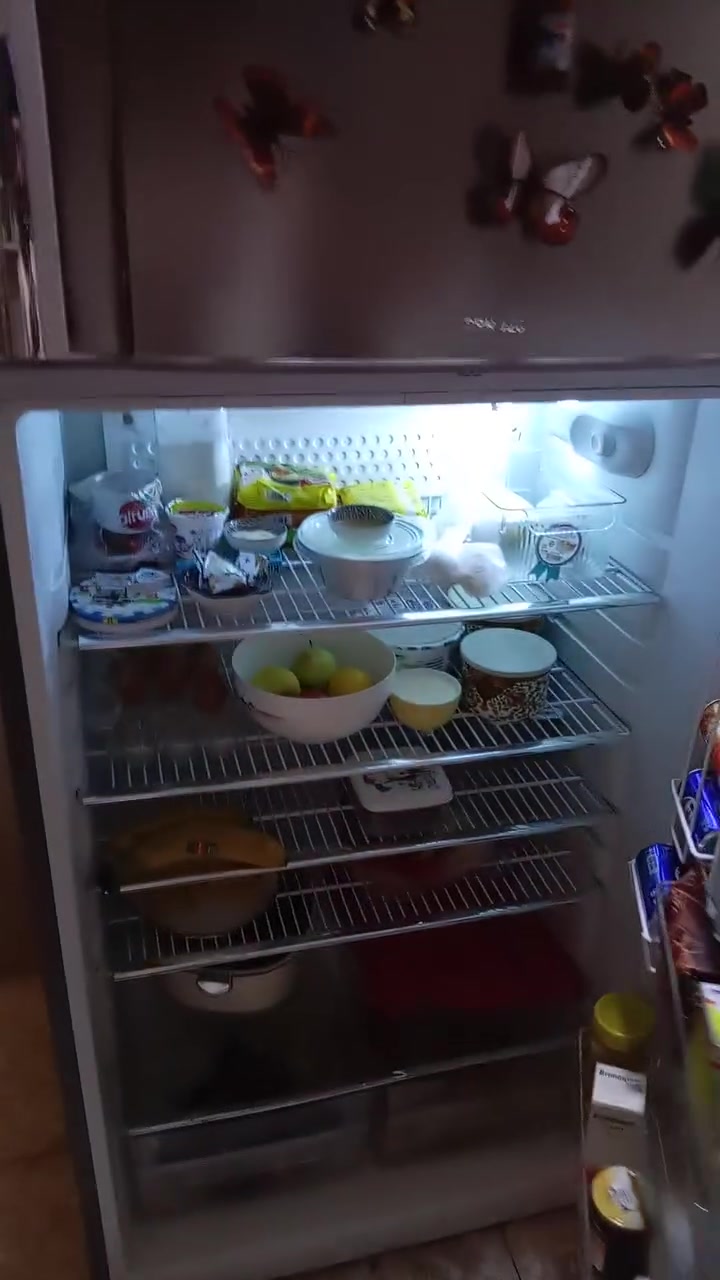 من رخصة الادمن....
السلام عليكم اغراض بيت للبيع مستعجل...الغرض من البيع الانتقال من محافظة الى اخرى 
ثلاجه حجم كبير لون رصاصي نظيفه  اخت الجديده شغاله استعمال سنه وحده مثل ما موضح بالفيديو السعر 300 قفل 

كنتور بابين مع جرارات عدد 4 لون ابيض 
جزامه لون ابيض  جرار واحد كبير مع 4 خانات 
وكلشي موضوح بالصور تصلح للبنات 
سعر الكنتور والجزامه 175 الف قفل 
 
كنتور  لون اسود  يصلح للشباب
مع سرير مع ميز دراسه وبي جرارات مثل ما موضح بالصور
كنتور وسرير وميز السعر 150 الف 

العنوان حي الجهاد شارع 60 خلف شارع المظخه  
للتواصل رقم واتس اب ***********

نص مكتوب في الصور:
- HONOR X7e