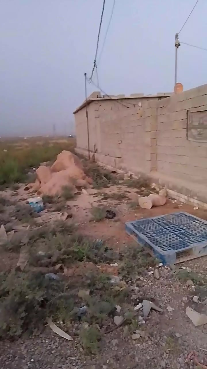 السلام عليكم بيت للبيع مساحه 1004 الوجه على المشروع مال المي ماي كهرباء كله خدمات كامله يبعد عن الشارع العام 300 متر وهذا رقم الاستفسار اكثر ***********
