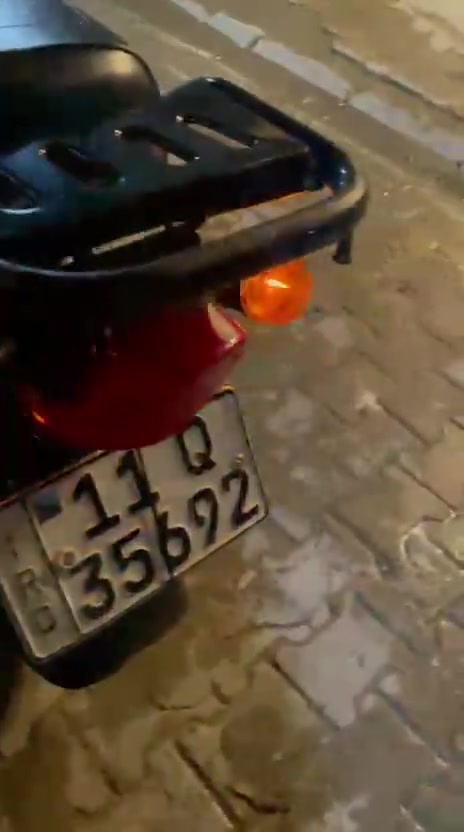 السلام عليكم بوكسر مديل 23 دراجه كفاله عامه مناقصها برغي زنجيل ربل لايت زنون عدسه بعدها بوضع الشركه ماشيه 19000 الف  حقيقي 
السعر 2250 وبيها مجال بسيط 
مرقم نكليزي  تحويل ثاني يوم

مكاني بغداد الحريه 
رقم ***********
