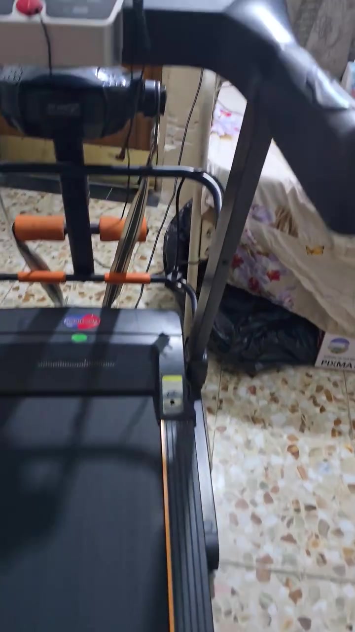 جهاز جري مستعمل شي بسيط ماركة (House Gym) مواصفاتة جبلي + جهاز رجاج حارق دهون + مروحة داخلية فان + سبيكر + عداد مسافة وحساب سعرات و نظام حماية 

السعر 250  للأستفسار ***********
