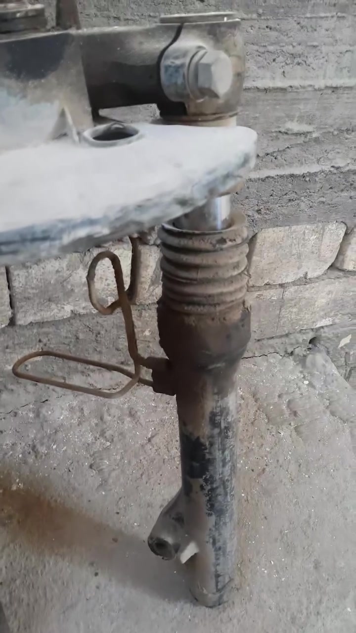 السلام عليكم 
ماشه كامله هيه ودبلاتها وفج بريك 
واليده كبل جيب وشد مال ماكس ١٤٠ 
مكان الشعب

