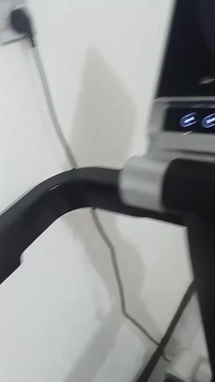 الإسلام عليكم عندي جهاز جري نظيف جداً للبيع سعر مناسب اتصال على هذا رقم ***********
