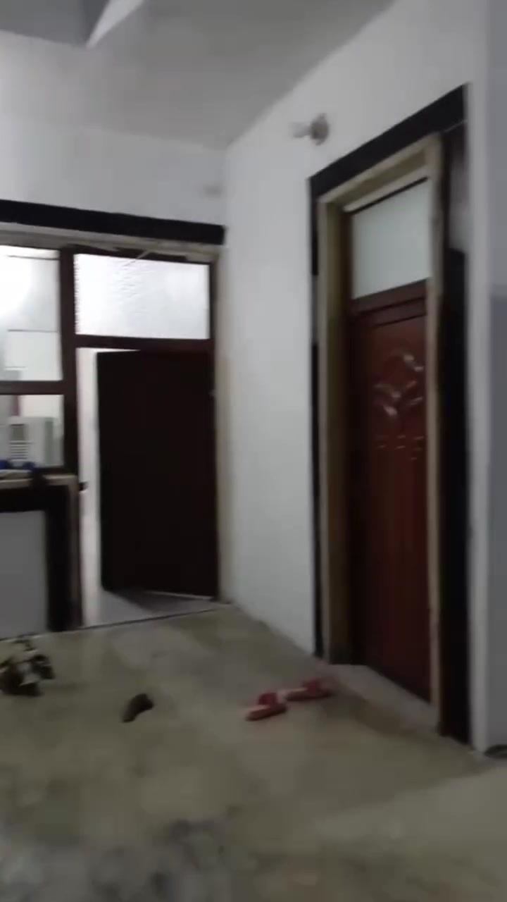 🏡 السلام عليكم ورحمة الله وبركاته
✨ بيت للــبــيــع 

📍 الموقع: حي الأطباء – الفرع الأول – بسد الجامع.

📐 المساحة: 200 متر مربع.
💧⚡ الخدمات: واصل ماء وكهرباء.
🏠 مواصفات البيت:
✅ بناء جديد.
✅ البيت بالكامل سيراميك ومرتب.
✅ كما موضح في الفيديو
🛣️ عرض الشارع امامه: 10 أمتار.

💰 السعر: 53 مليون دينار عراقي وقابل للتفاوض.

📞 للاستفسار والاتصال:
***********

📩 أو تفضلوا بمراسلتنا على الخاص.
