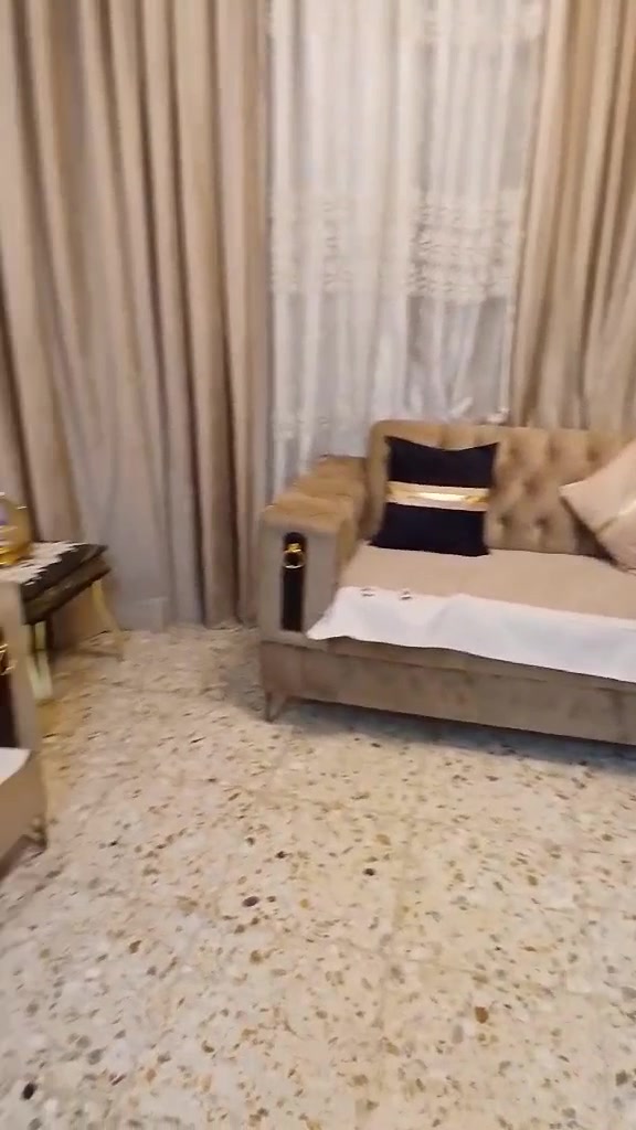 تخم قنفات للبيع عشر مقاعد نضافة 90/100 مستخدم شي قليل