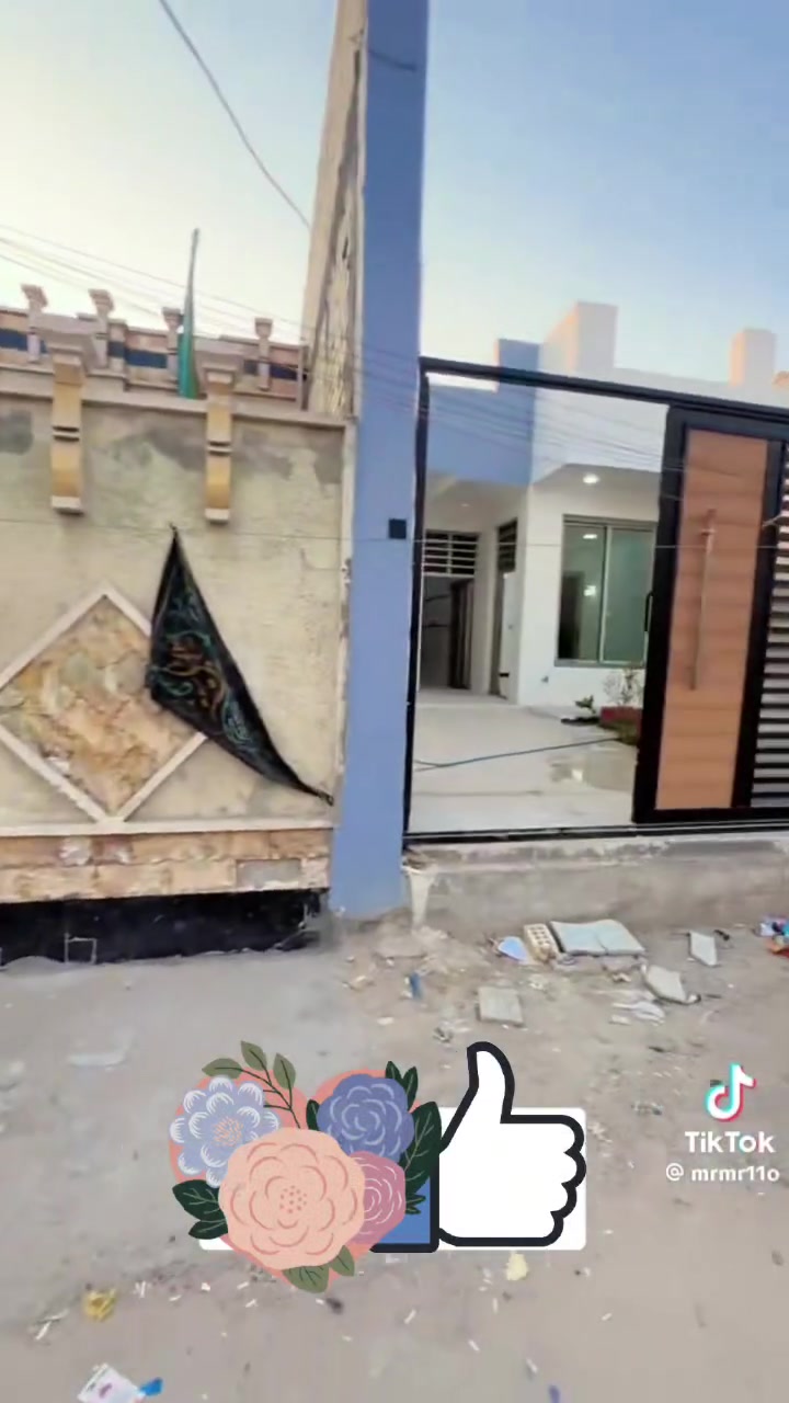 السلام عليكم دار للبيع بالدسيم بالبداية قرب السوق مساحة 200 متر
بناء درجة اولى رفت كل تسليح شيش وبناء طابوك
وشبابيك اللمنيوم وابواب تركية وكهرباء مجاري وماء درجة اولى منظومة كاميرات مراقبة ومنظومة تبريد دفن 
وغاز بوري مواد إصلية يتكون البيت من حديقة خارجية وداخلية وكراج سيارة واستقبال ومطبخ حار وبارد وصالة وحمام داخلي وخارجي وغرفتين نوم أرضية  مرمر
اخوان الشراي يتصل ***********
