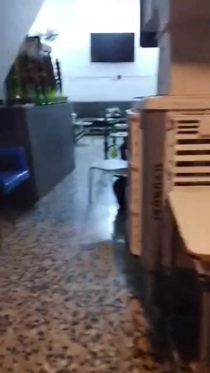 للبيع يم الكراج ب٣ وبيها مجال
***********
