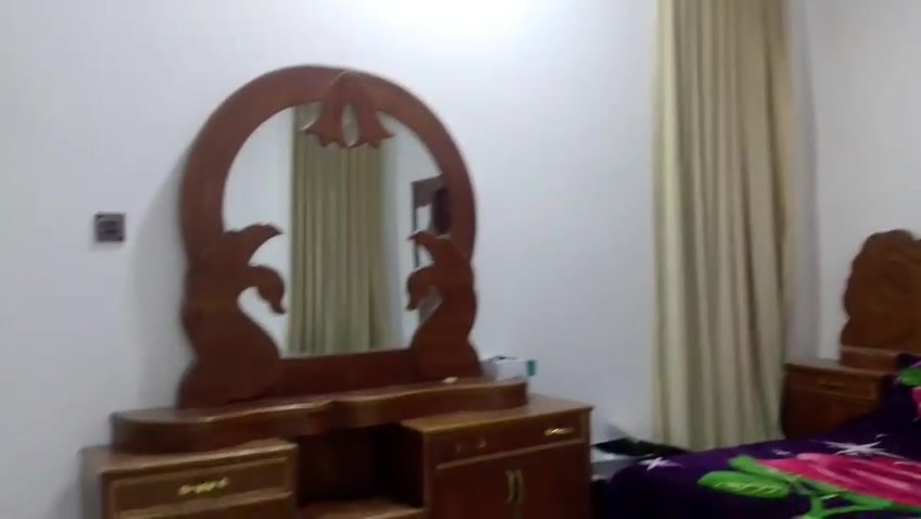 سلام عليكم اخشاب للبيع شراي يتصل على هذا رقم ***********
