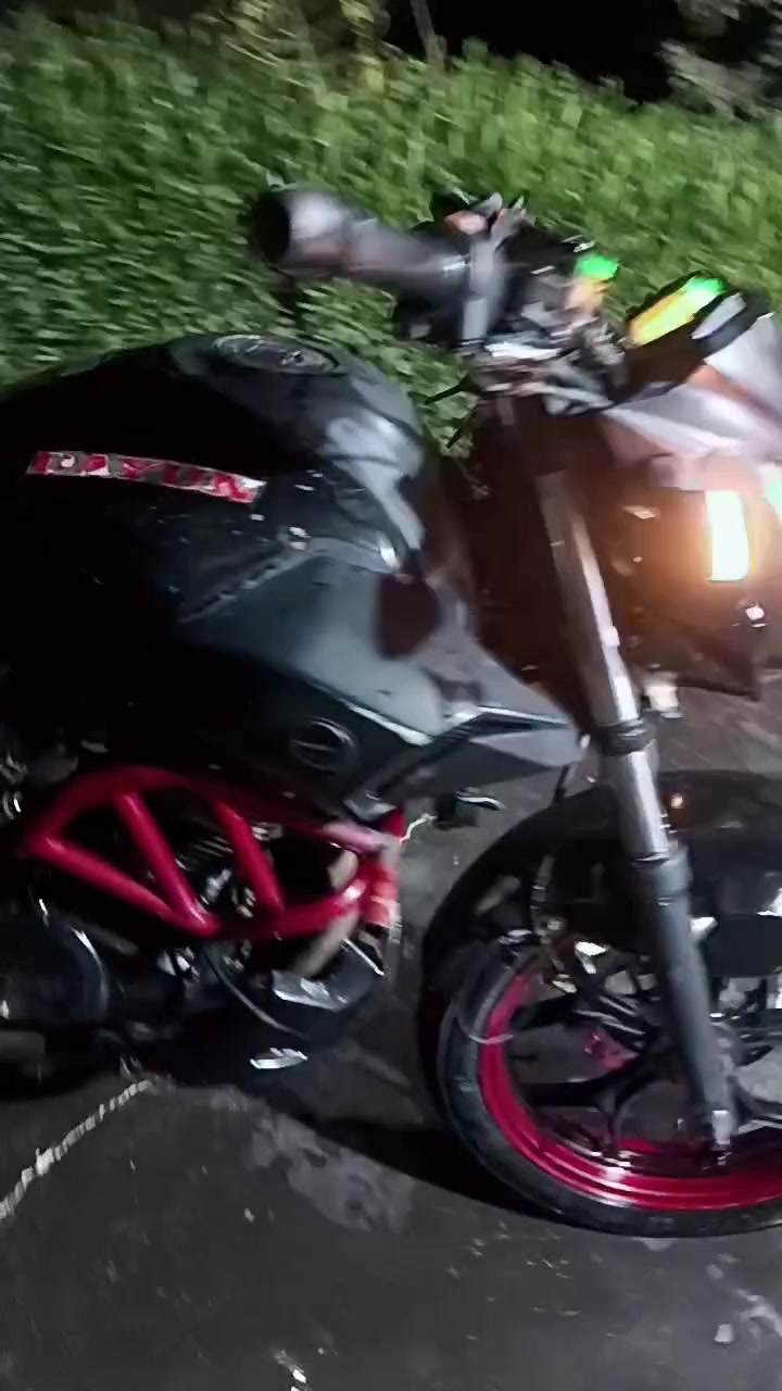 سلام عليكم
دايون خفاش موديل 2021 لون اسود 
اوراق كامله گمرگ مدفوع ***********
باقي تفاصيل تصال ع رقم
