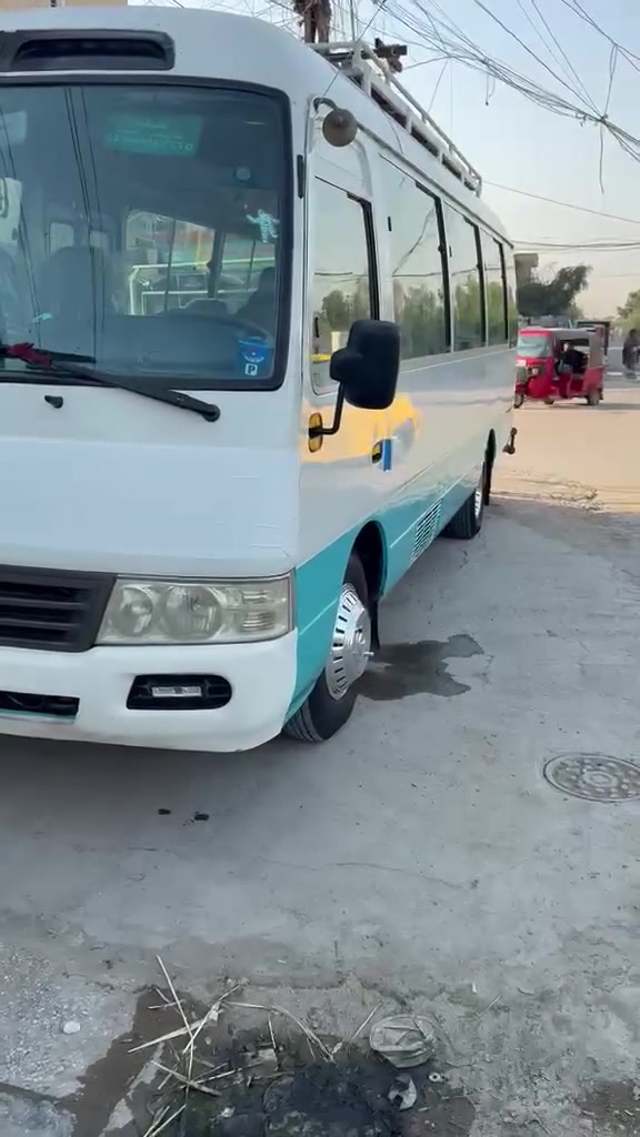 السلام عليكم شباب كوستر موديل 2005 سياره جاهزه اي نقص مابيها من ناحيه الميكانيكيه كله كفاله شرط كير ومكينه واكسل كلها كفاله تبريد جديد مسوي خير من الله باقي التفاصيل داخل الفديو السعر 185 رقم الهاتف *********** مكاني بغداد قرب المرور مال الحسينيه بل عافيه على الي يأخذها سياره جاهزه
