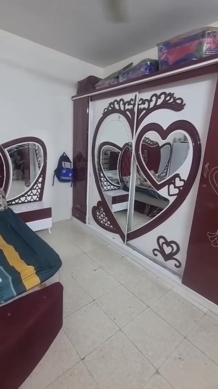 غرفة تركي • ضخمة • ضرر بالسجة