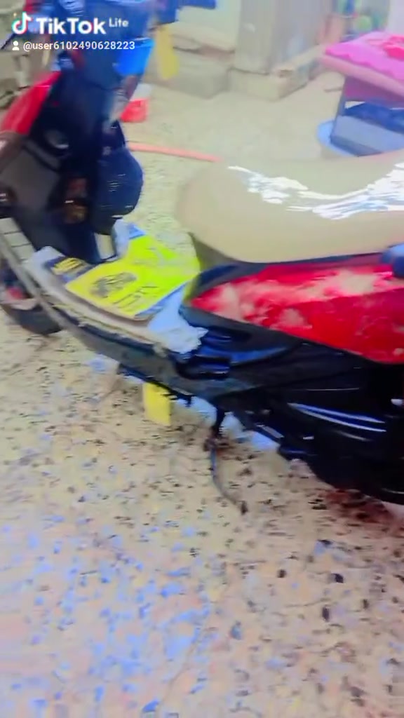 سلام عليكم دراجه كامكو للبيع 550وبيه مجال هيه وأغراضه برغي ماحلمنه
